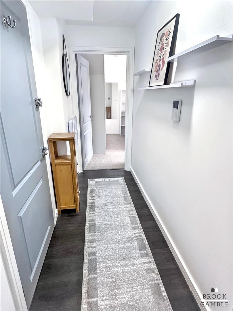 1 Bedroom Apartment - Conversion. Gildredge Road in Eastbourne,  16
